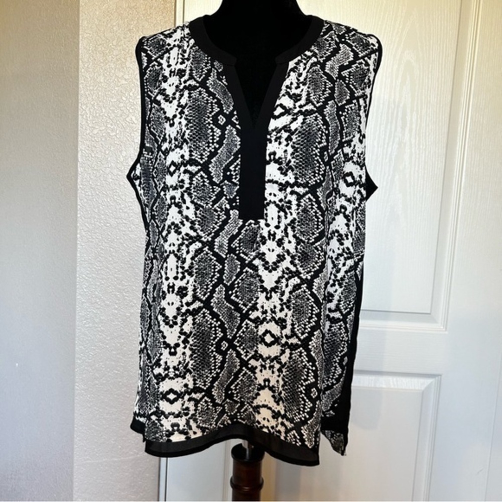 Danielrainn Black and White Snakeskin Sheer Sleeveless Blouse Size Medium